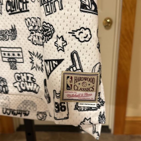 Scottie Pippen Chicago Bulls Women’s 1997 Doodle Swingman Reproaz Jersey – White - Picture 8 of 16